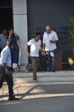 Shahrukh Khan return from KochiDayain Music Launch in Mumbai on 9th March 2014